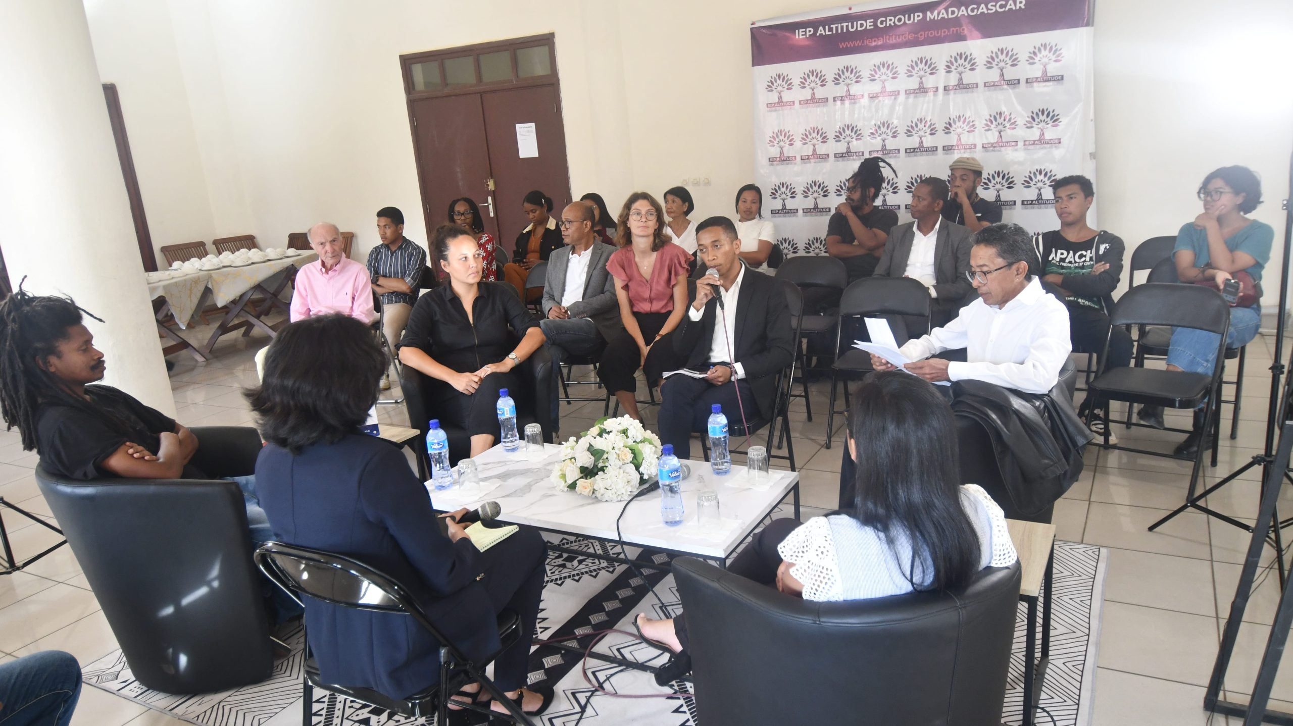 Kafé Politika 01 Mars 2024: l’art et l’industrie culturelle à Madagascar au centre de nos discussions!